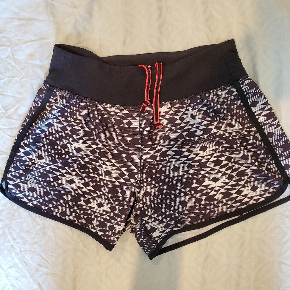 Women's Small Maurices in motion athletic shorts